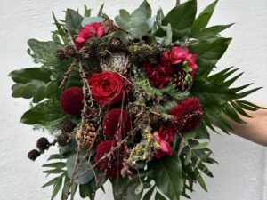 Floristens fantesti - Lav tæt rød julebuket